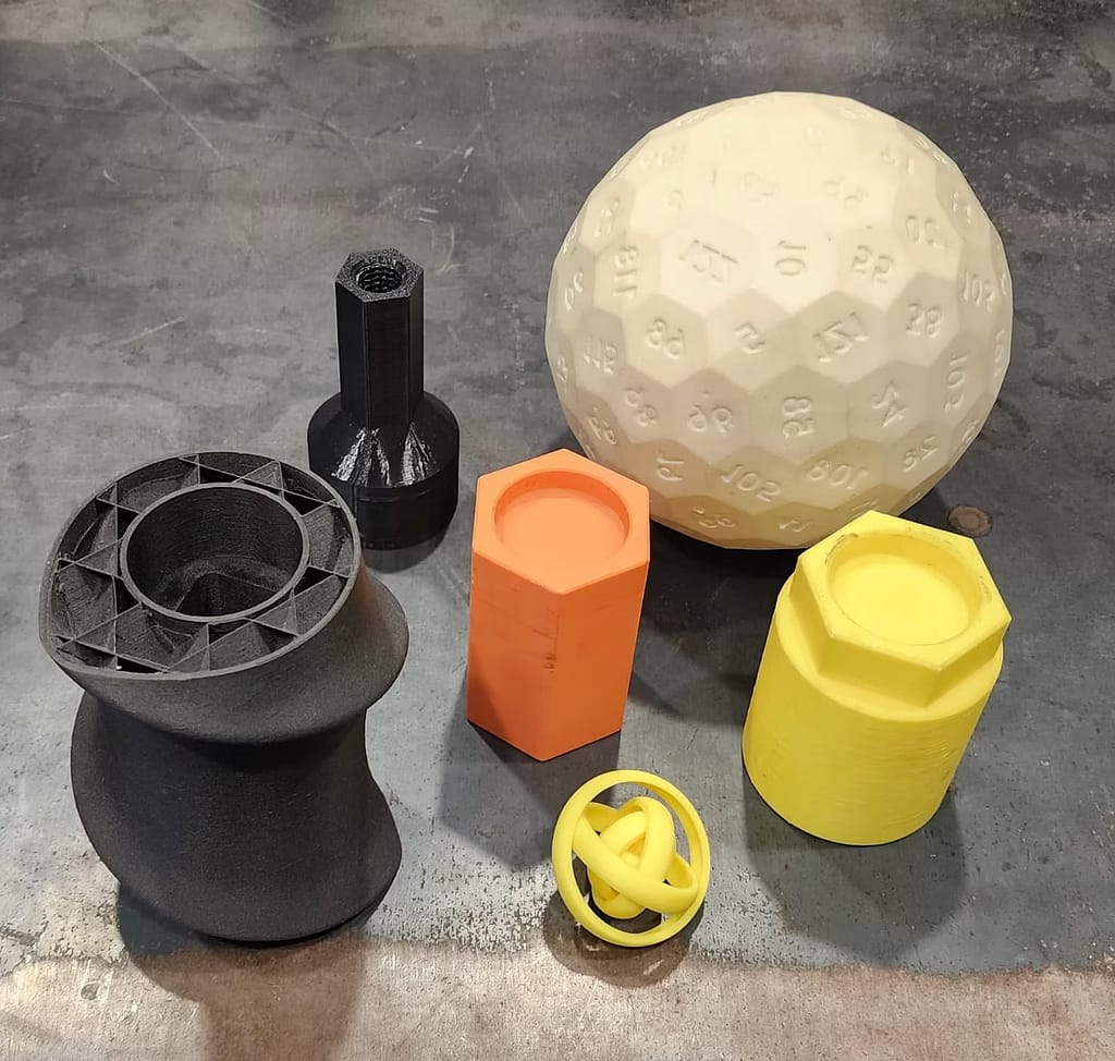 3D printing services in Canada & the USA – Custom parts and prototypes in vibrant materials